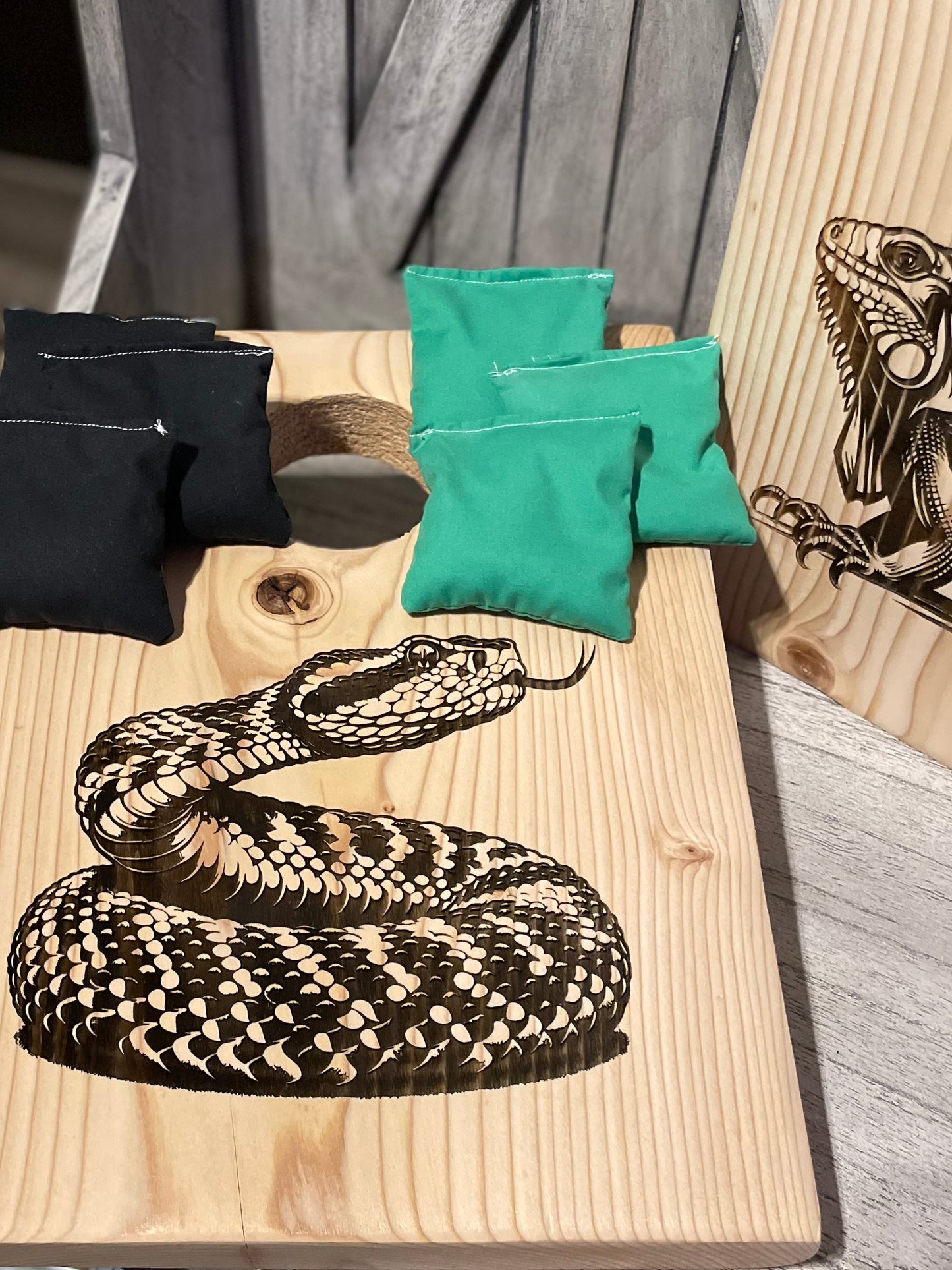 Reptile Tabletop Cornhole Set SGB image 3