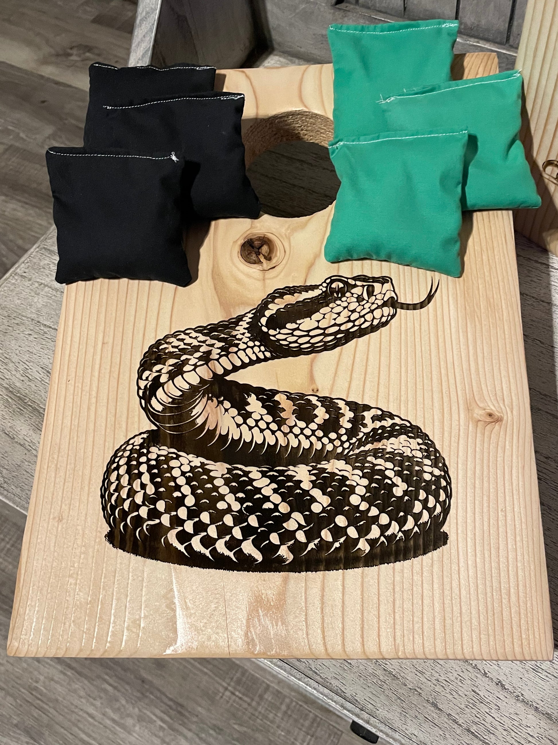 Reptile Tabletop Cornhole Set SGB image 2