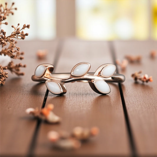 Leaves In Love image 0